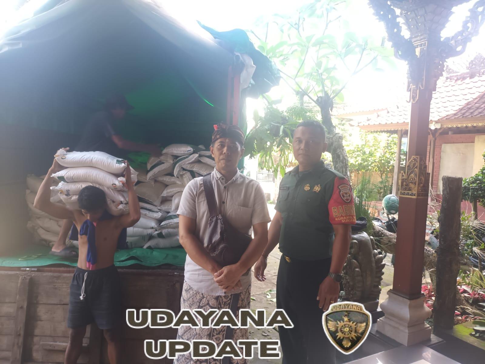 Babinsa Kemenuh Kawal Distribusi Beras Bantuan CBP 2025, Pastikan Aman dan Tepat Sasaran