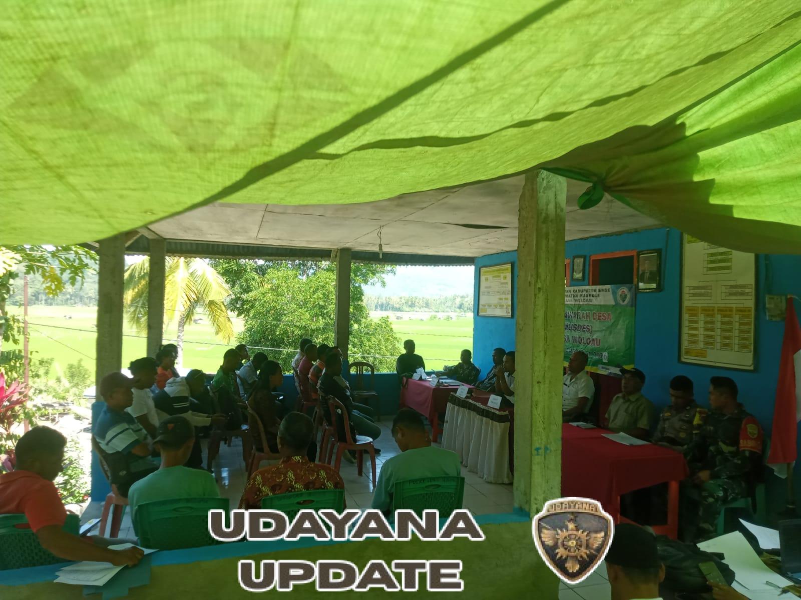 Babinsa 1602-04/Maurole Aktif Dampingi Masyarakat dalam Musyawarah Desa Woloau