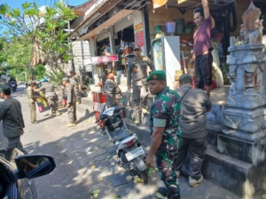 Wujudkan Ketertiban Umum, Kodim Karangasem dan Tim Gabungan Gelar Penertiban Reklame