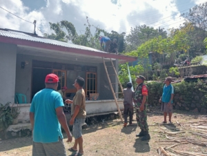 TNI AD Hadir di Tengah Warga, Babinsa Detusoko Barat Laksanakan Monitoring dan Komsos