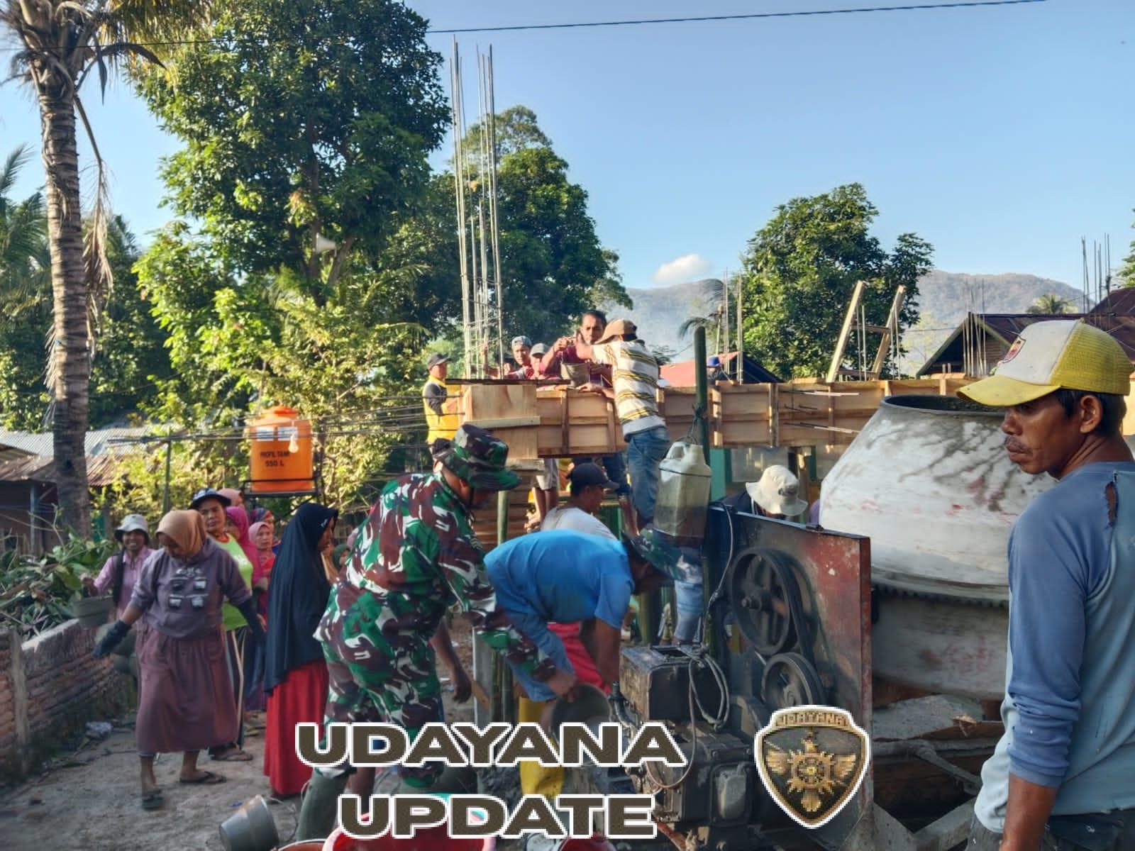 Babinsa dan Warga Kompak Rehabilitasi Mushollah Azzikriah