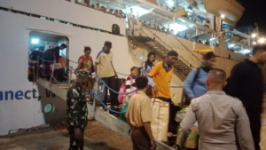 Babinsa Kawal Aktivitas Pelabuhan, Jaga Ketertiban Secara Humanis dan Tegas