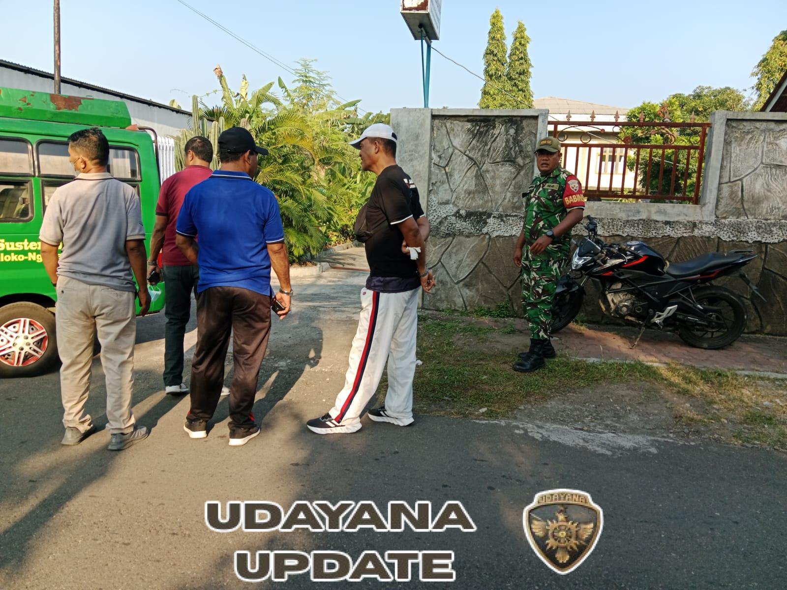 Babinsa Ende Tingkatkan Sinergi dengan Warga Saat Pengamanan Kegiatan Keagamaan