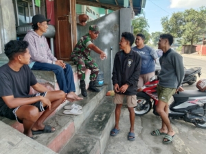 Remaja di Kota Ratu Diimbau Jauhi Judi Online oleh Babinsa Koramil 1602-01/Ende