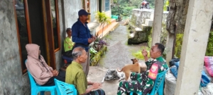 Dekat dengan Rakyat, Babinsa Ndona Timur Dengarkan Aspirasi Warga Desa