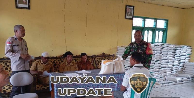 Bantuan Beras Bulog untuk Warga Desa Rura Disalurkan dengan Pengawalan Babinsa