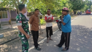 Babinsa dan Warga Desa Roma Bahas Situasi Lingkungan Secara Langsung