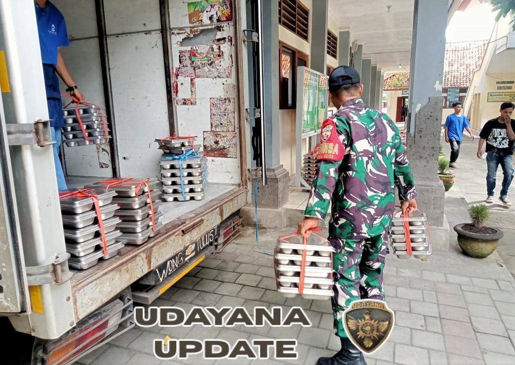 Babinsa Sesetan Pastikan Kelancaran Pendistribusian Makan Bergizi Gratis di SMPN 6 Denpasar