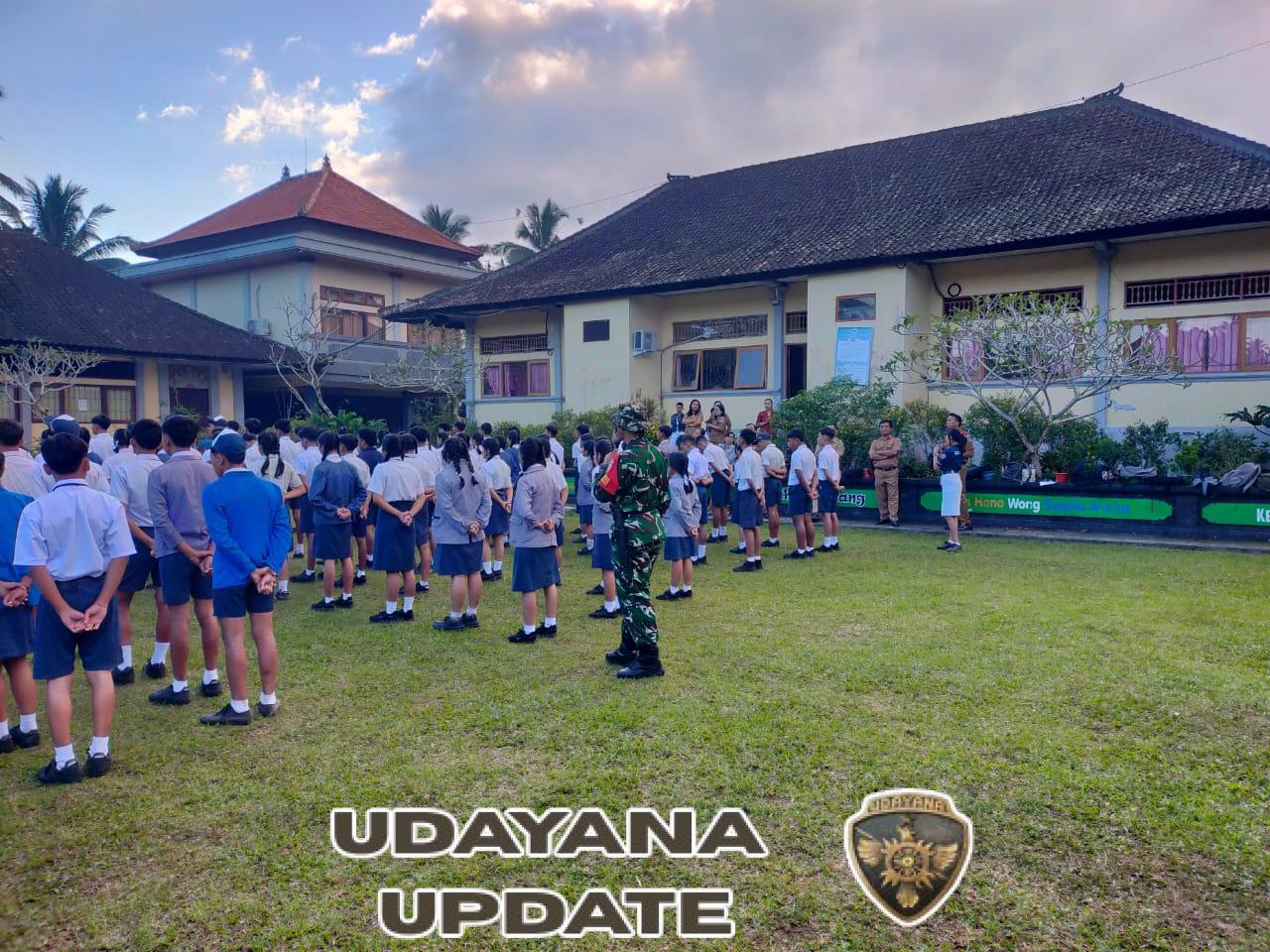 Koramil 1623-03/Rendang Berikan Pelatihan PBB pada Peserta MPLS SMA N 1 Rendang