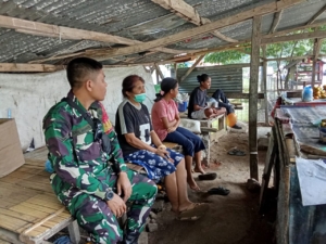 Babinsa Ende Aktif Dengarkan Keluhan Warga dan Koordinasi dengan Pemerintah Desa