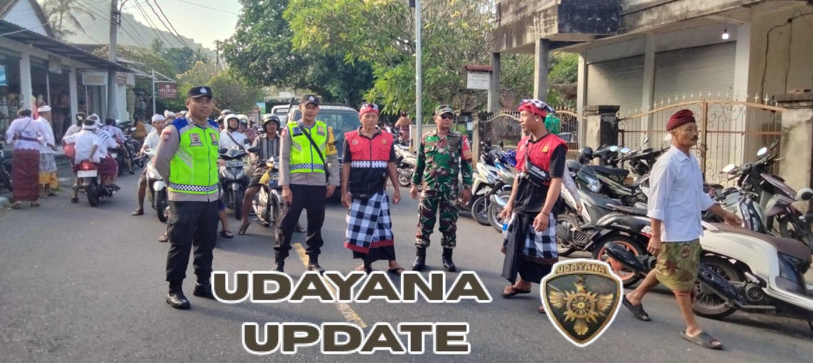 Babinsa Desa Bugbug Bersama Bhabinkamtibmas Laksanakan Pengamanan Upacara Keagamaan