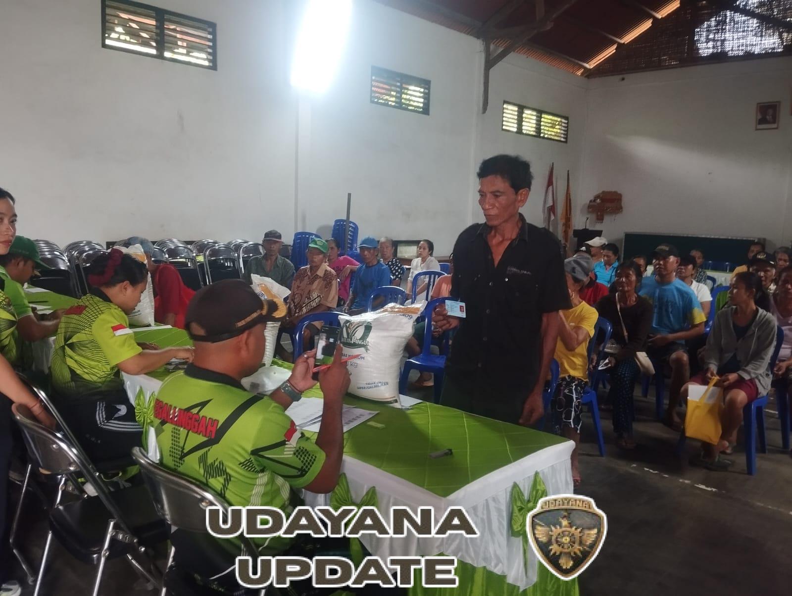 Pantau Proses Pendistribusian Beras CPP, Babinsa 1623-01/Karangasem Pastikan Bantuan Tepat Sasaran