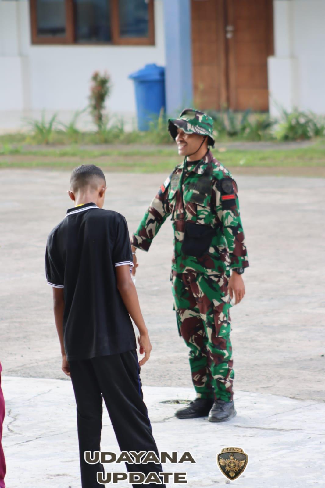TNI Bantu Bentuk Karakter Siswa SMK Santo Aloisius Lewat MPLS
