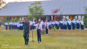 Babinsa Beri Penyuluhan Bela Negara ke Pelajar SMPN 7 Plampang
