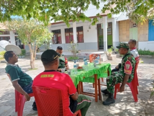 Pererat Kemanunggalan TNI-Rakyat, Babinsa Gelar Komsos di Desa Binaan