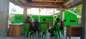 Jalin Komsos, Babinsa Koramil 1618-01/Miotim Himbau Warga Aktif Pantau Perkembangan Wilayah