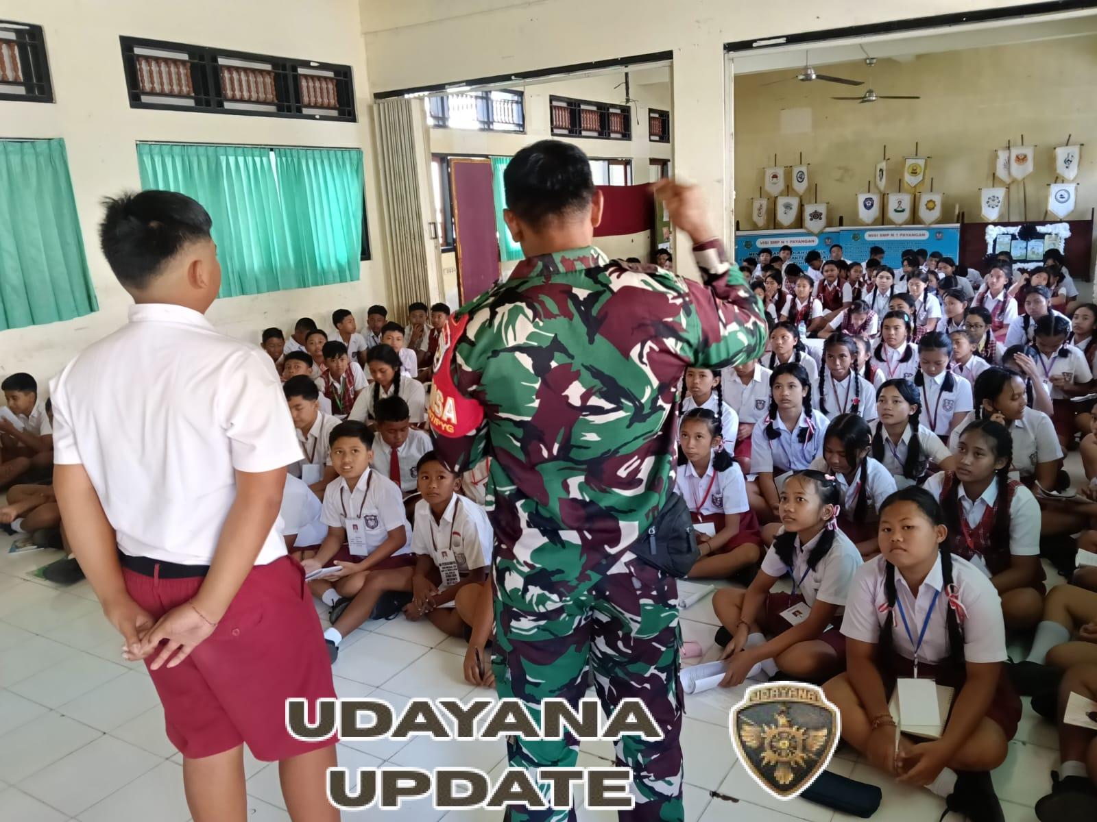 Babinsa dan Bamin Tuud Koramil 07 Payangan Bekali Siswa Baru dengan Nilai Bela Negara dan Disiplin