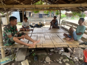 Babinsa Enda Laksanakan Pemantauan Wilayah Binaan, Pastikan Situasi Aman