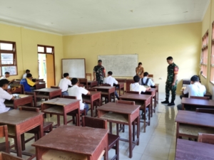 Pembagian Makan Bergizi di SMK Negeri 2 Ende Berjalan Lancar dan Tertib