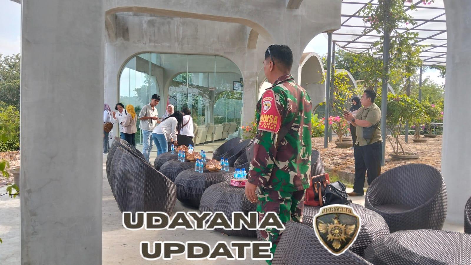 Peduli Kebersihan Pantai Dari Sampah, Babinsa Imbau Pecandu Wisata