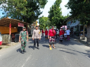 Pengamanan Upacara Usaba Dasa, Babinsa Pertima dan Tim Gabungan Jaga Kelancaran Ibadah