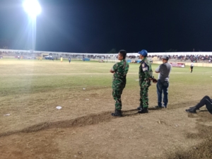 Dukungan Babinsa Kodim 1602/Ende Jamin Turnamen Sepak Bola Berjalan Aman dan Kondusif