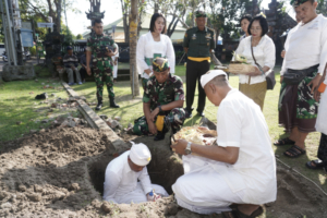 Peletakan Batu pertama Pembangunan Candi Bentar dan Pagar Makorem 163/WSA