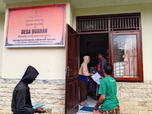 Babinsa Bersama Aparat Desa Buahan Sinergi Salurkan Bantuan Beras CBP Juni–Juli 2025