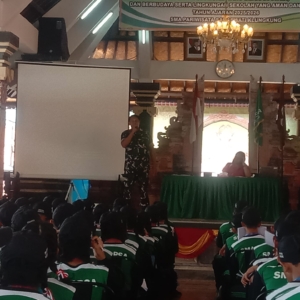 Babinsa Klungkung Laksanakan Pembinaan Wasbang, Siapkan Calon Pemimpin Berjiwa Nasionalis