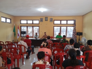 Babinsa Koramil 1603-01/Alok Perkuat Sinergi dengan Masyarakat Kota Baru dalam Pertemuan Rutin