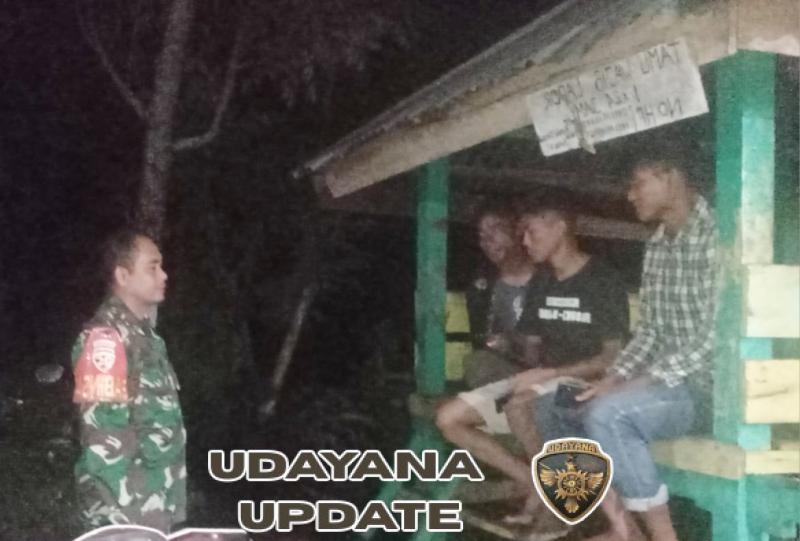Babinsa Ta’a Motivasi Warga untuk Bersama-sama Jaga Desa Lewat Patroli Malam