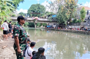 Lomba Mancing Air Deras di Tukad Badung, Babinsa Turut Dampingi Jalannya Lomba