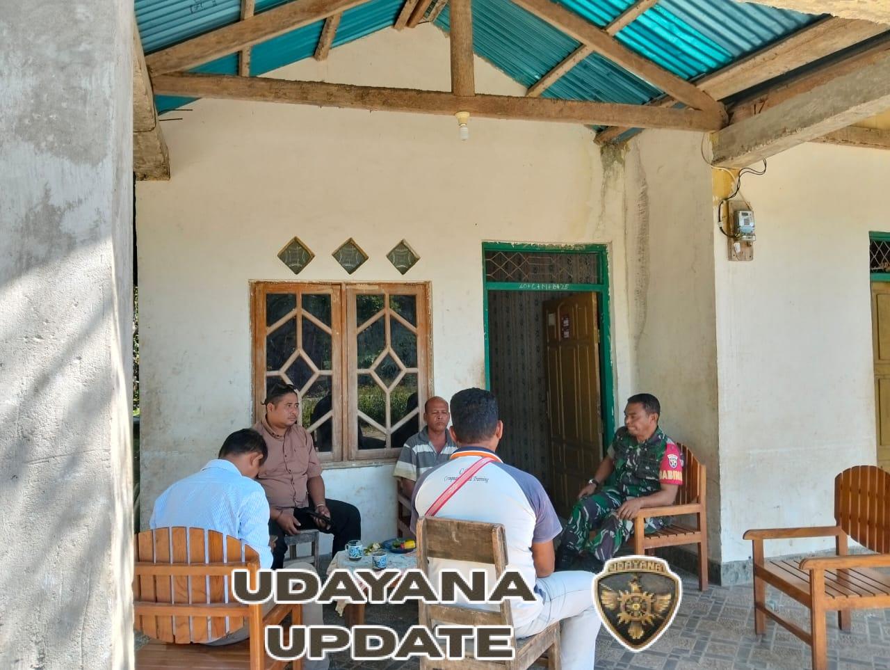 Jalin Kedekatan, Babinsa Sertu Yoris Mere Koramil 01/Laratama Sambangi Warga Desa Radamata