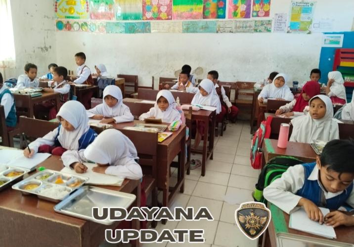 Babinsa Koramil 01/Loli Dampingi Pelaksanaan Makan Bergizi Gratis di SD Islam Wailiang