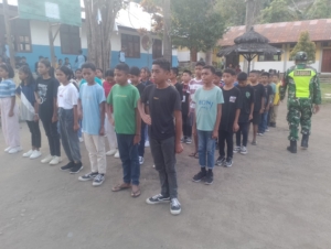 Latihan PBB Babinsa Wolowaru untuk Siswa Baru SMP Swasta Katolik Wolowaru, Perkuat Disiplin dan Semangat Bela Negara