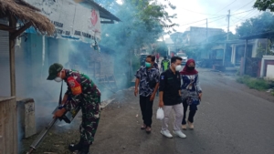 Upaya Babinsa dan Tim Nakes dalam Mencegah Penyebaran DBD Melalui Pemogingan Wilayah