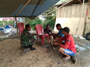 Serka Yeremias Nggaro Awasi Kondisi Wilayah dan Beri Himbauan Kesehatan di Desa Kuru Sare