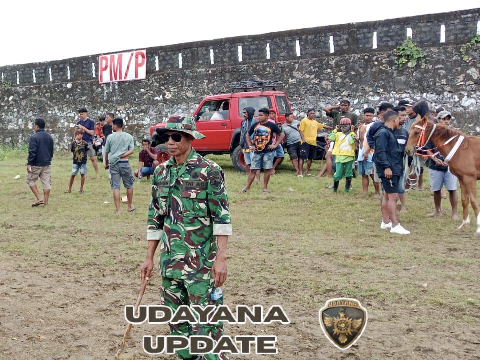 Sinergi dan Budaya: Babinsa Koramil 01/Loli Kawal Tradisi Pacuan Kuda di Pada Eweta