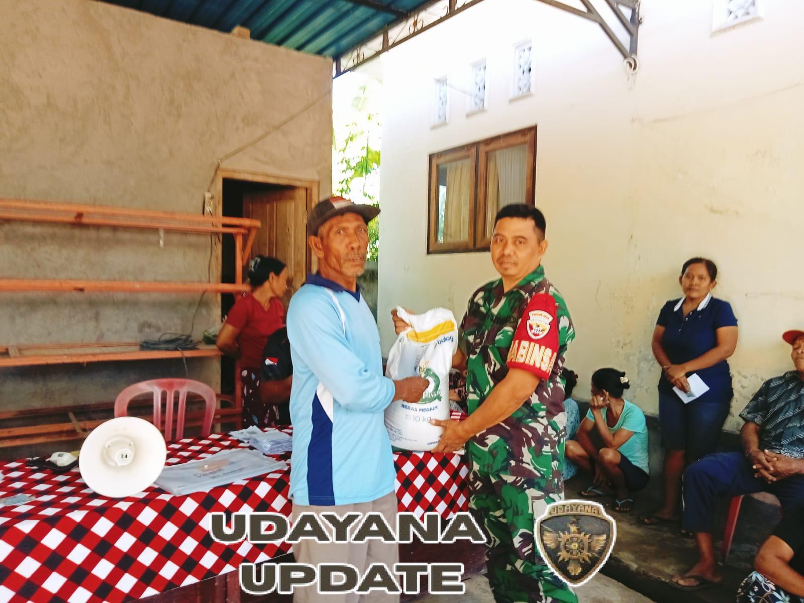 Babinsa Kawal Ketat Pembagian Bantuan Beras di Desa Pengulon: Pastikan Bantuan Tepat Sasaran