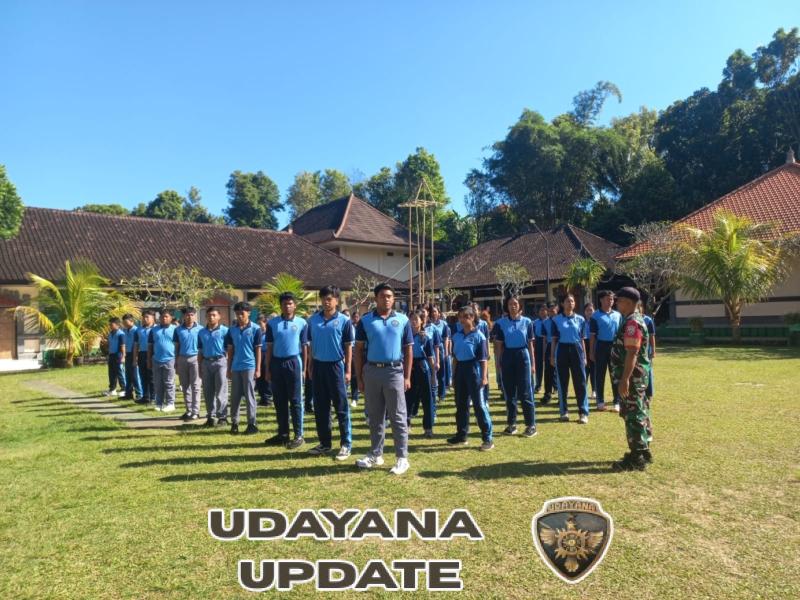 55 Siswa Antusias Ikuti Latihan PBB Bersama Babinsa di SMA N 1 Banjar