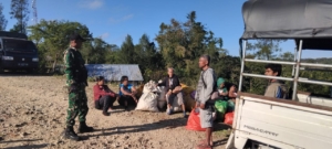 2. Babinsa Kodim 1621/TTS Komsos Di Pasar Tradisional Kapan