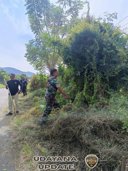 Babinsa Koramil 1614-01/Dompu Terlibat dalam Aksi Gotong Royong untuk Desa Bersih