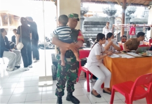 Kegiatan Posyandu Balita dan Pengecekan Kesehatan Lansia Babinsa Berikan Dukungan