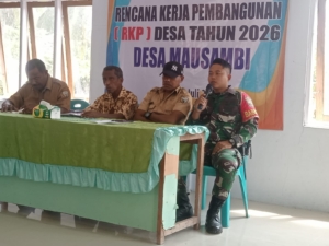 Babinsa Kodim 1602/Ende Perkuat Kemanunggalan TNI-Rakyat Lewat Komsos di Desa Mausambi