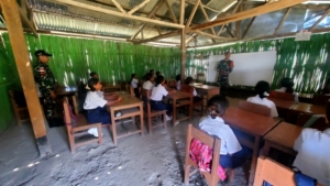 Antusias Siswa SMPN 1 Satap Tubaki Terima Materi PBB dan Wasbang dari Pos Nananoe