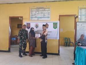 Babinsa Desa Bugis Pastikan Penyaluran BLT Tepat Sasaran di Kecamatan Sape