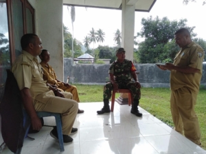 Babinsa Serka Piter Kase Tegaskan Pentingnya Waspada Keamanan di Wilayah Binaan