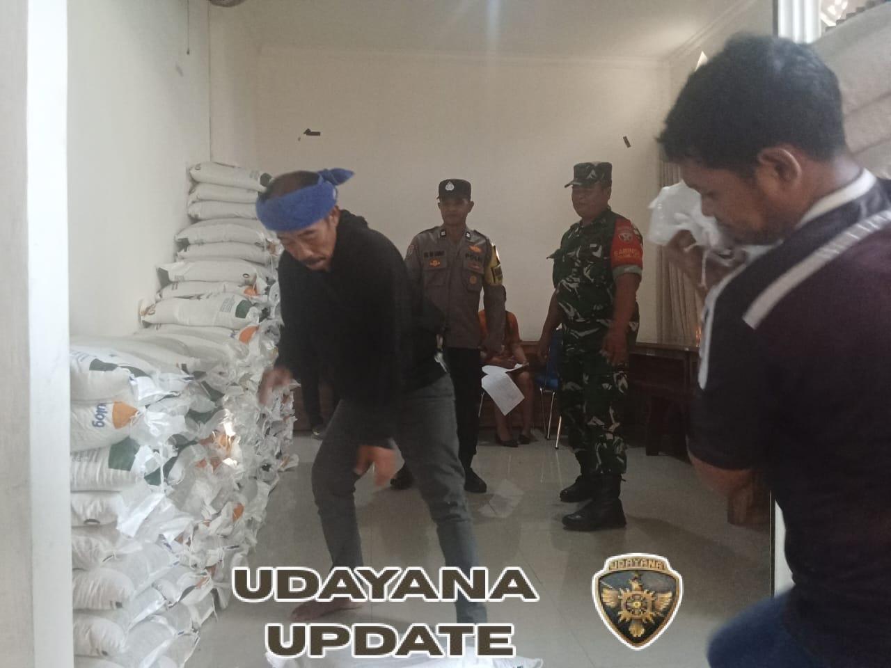 Dukung Program Pemerintah, Babinsa dan Bhabinkamtibmas Amankan Penyaluran Beras CBP di Tegallalang