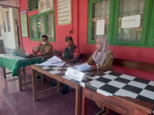 Puldatater di SDI Ende 12, Babinsa Ajak Guru Tingkatkan Ketertiban Lingkungan Sekolah