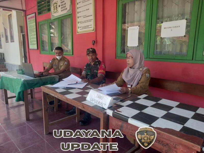 Puldatater di SDI Ende 12, Babinsa Ajak Guru Tingkatkan Ketertiban Lingkungan Sekolah
